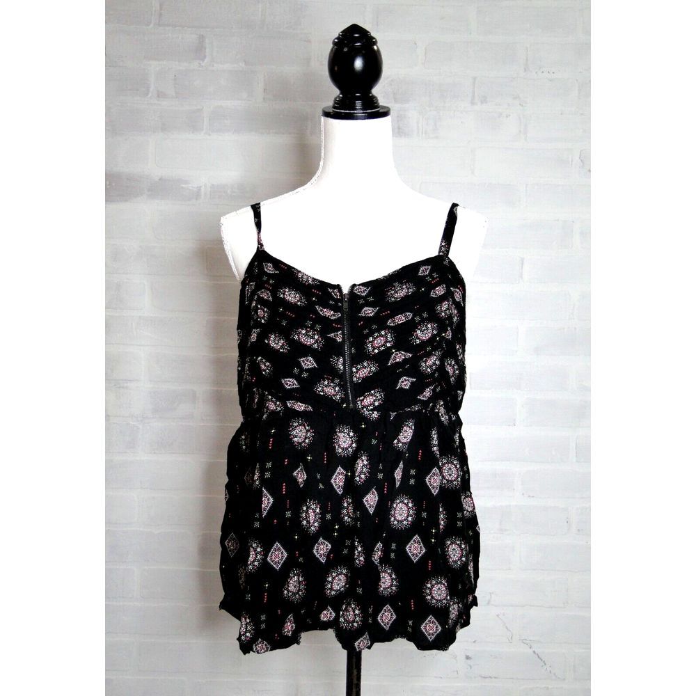 Torrid Medallion Challis Pleated Babydoll Sleeveless Black Blouse Women Size 1